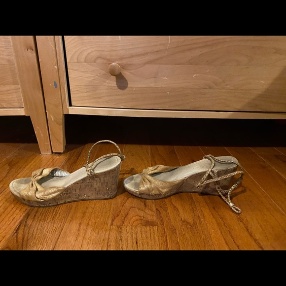 Tommy Hilfiger Gold Wedge Sandals - Picture 2 of 6